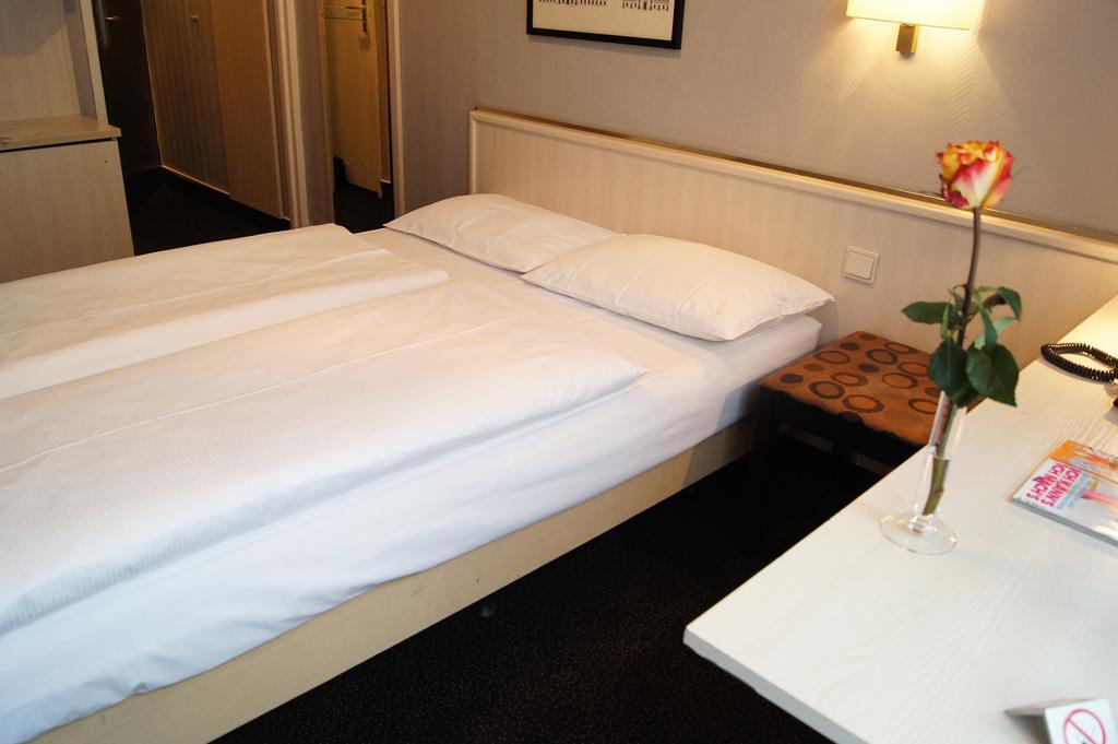 Berlin Plaza Hotel Am Kurfuerstendamm Bilik gambar