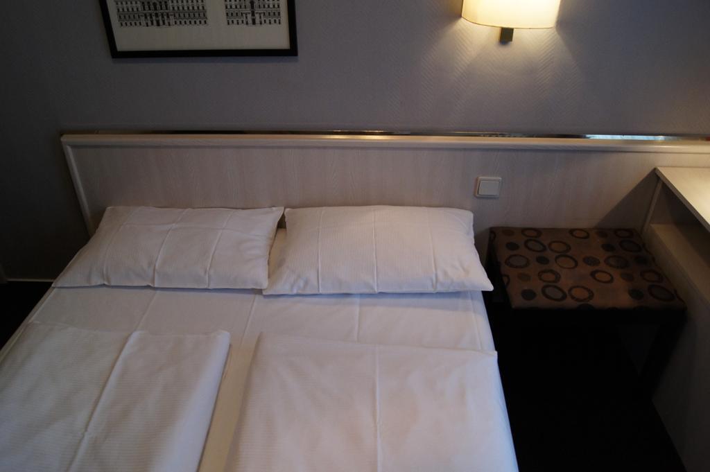 Berlin Plaza Hotel Am Kurfuerstendamm Bilik gambar