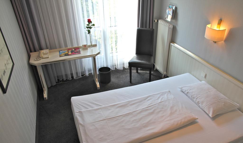 Berlin Plaza Hotel Am Kurfuerstendamm Bilik gambar